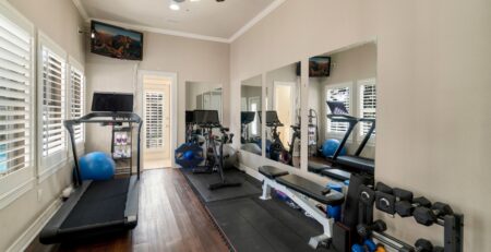 How to Train Heavy Safely When You Lift Alone at Home